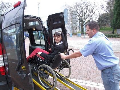 rolstoeltaxi, rolstoelvervoer, taxi, taxichauffeur