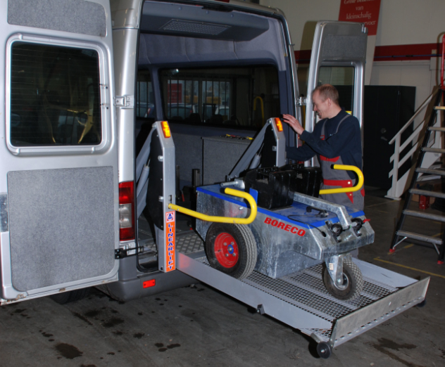 Tribus, LPK, keuring, monteur, rolstoelbus, lift, onderhoud