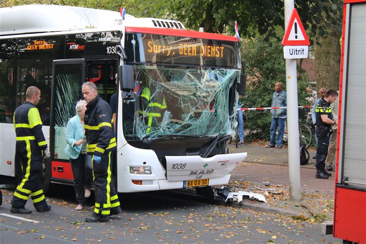 Ongeluk, passagiersbus, HTM, Den Haag