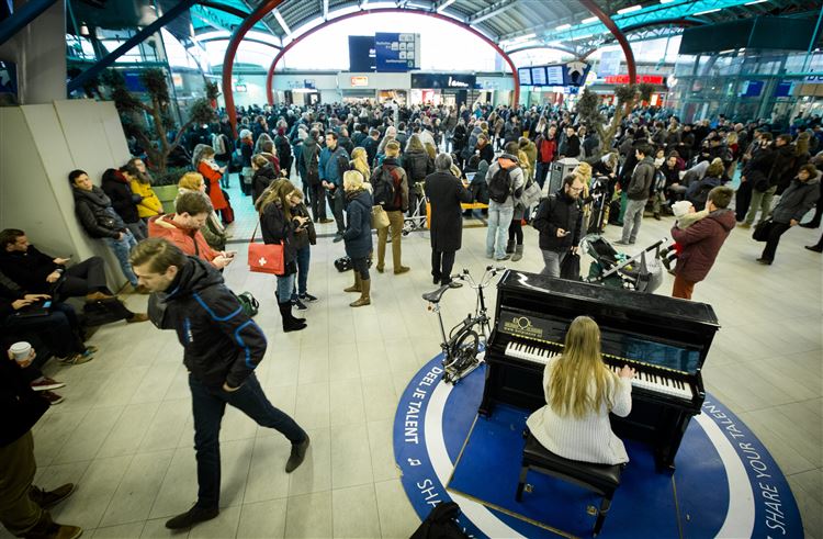 Gestrande reizigers, station Utrecht Centraal