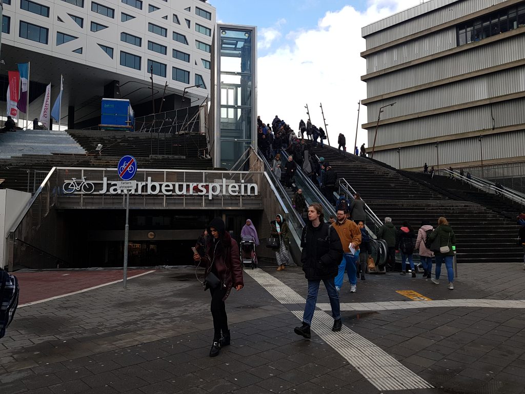 Trappen bij Jaarbeursplein op Utrecht Centraal