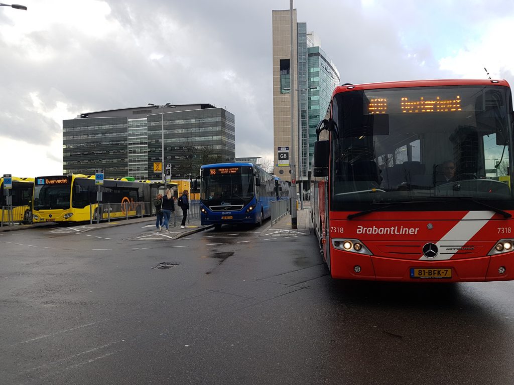 Bussen op Jaarbeursplein in Utrecht