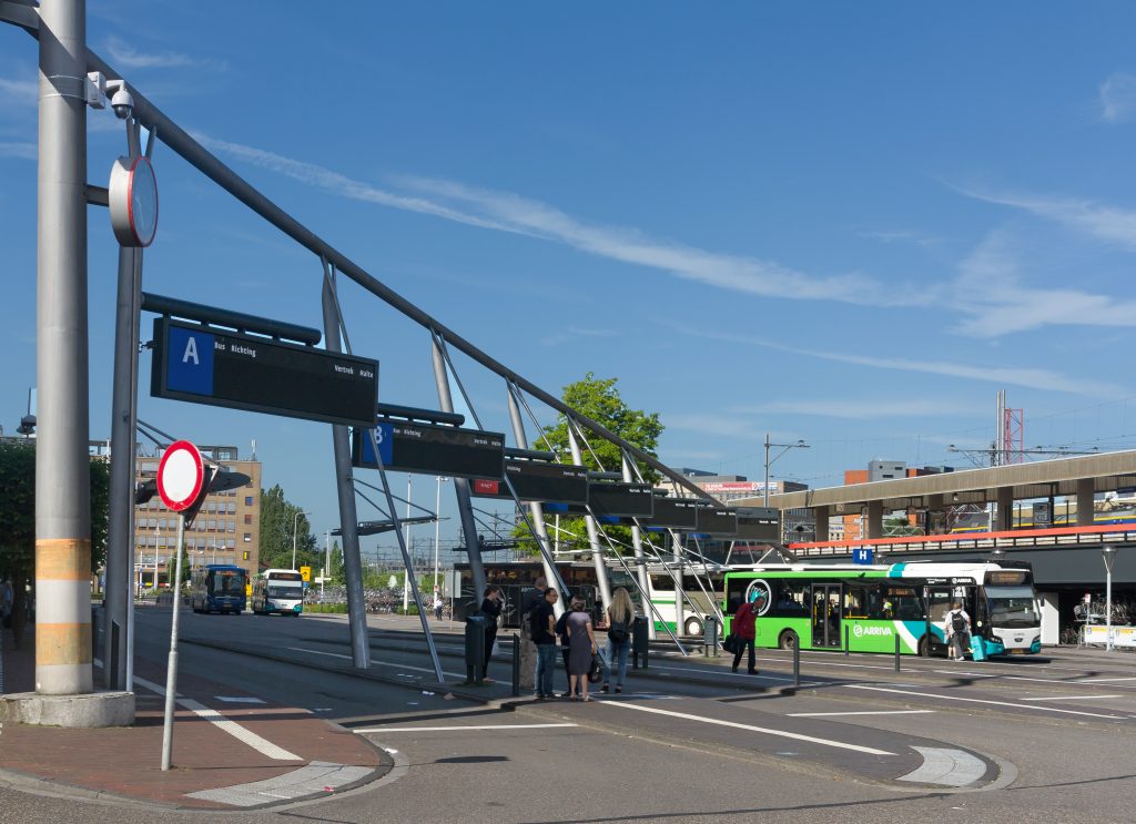 Leiden Centraal_busstation (bron: Wikipedia/Michiel Verbeek)