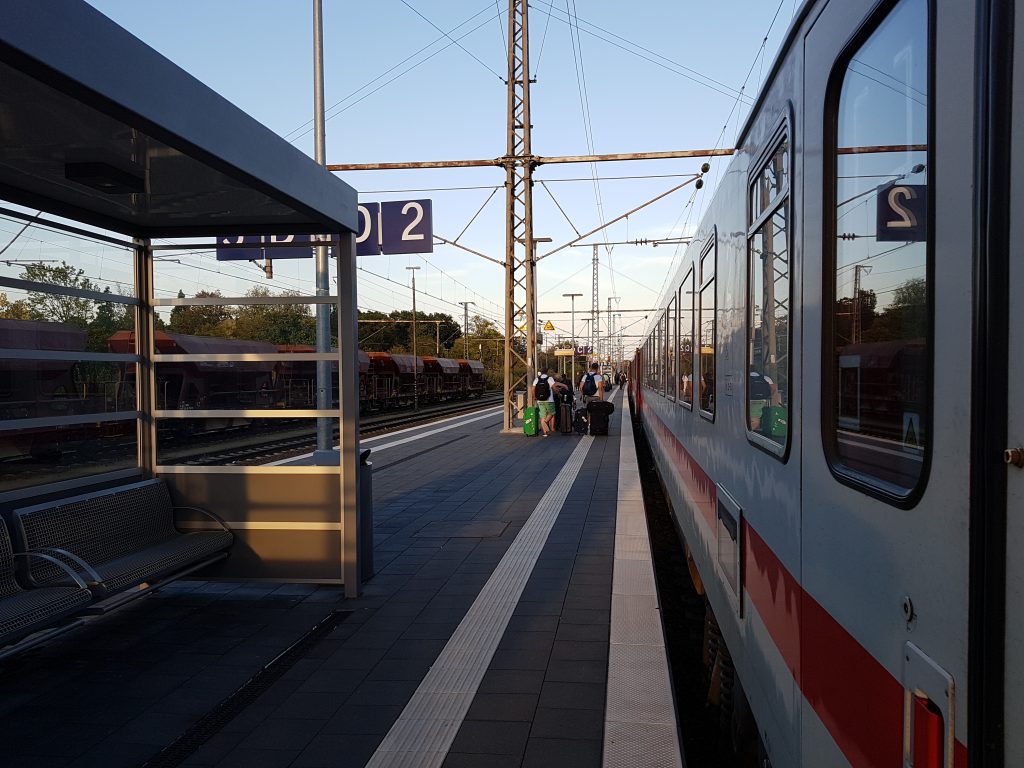 Reizigers in internationale trein op Bad Bentheim