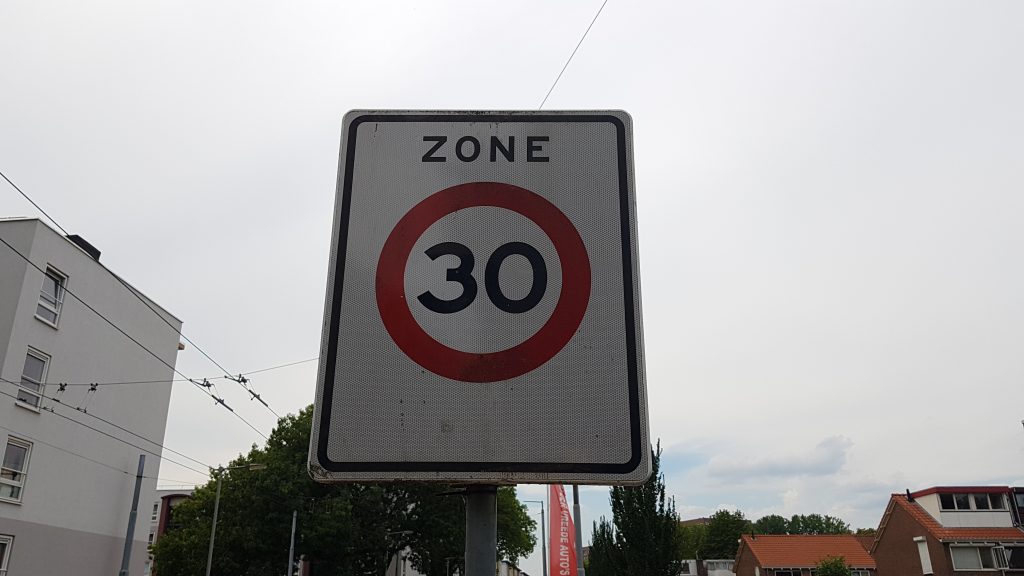 30 kilometer-bord in Arnhem