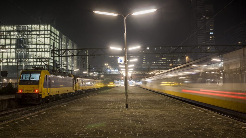 Intercity Den Haag-Eindhoven avond (foto: NS)