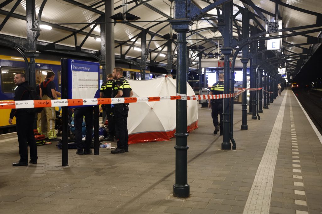 NS-Medewerker onwel geworden en overleden op station Hilversum. Foto: ANP / Hollandse Hoogte / GinoPress