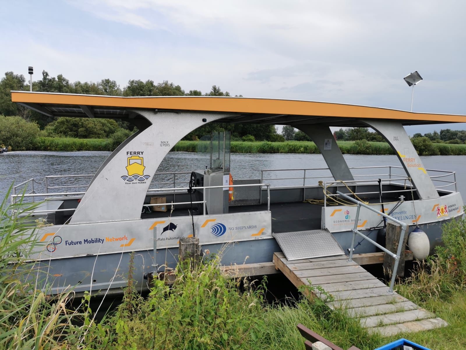 De komende vier maanden is de pont Ferry Solution in de vaart. (Foto gemeente Teylingen)