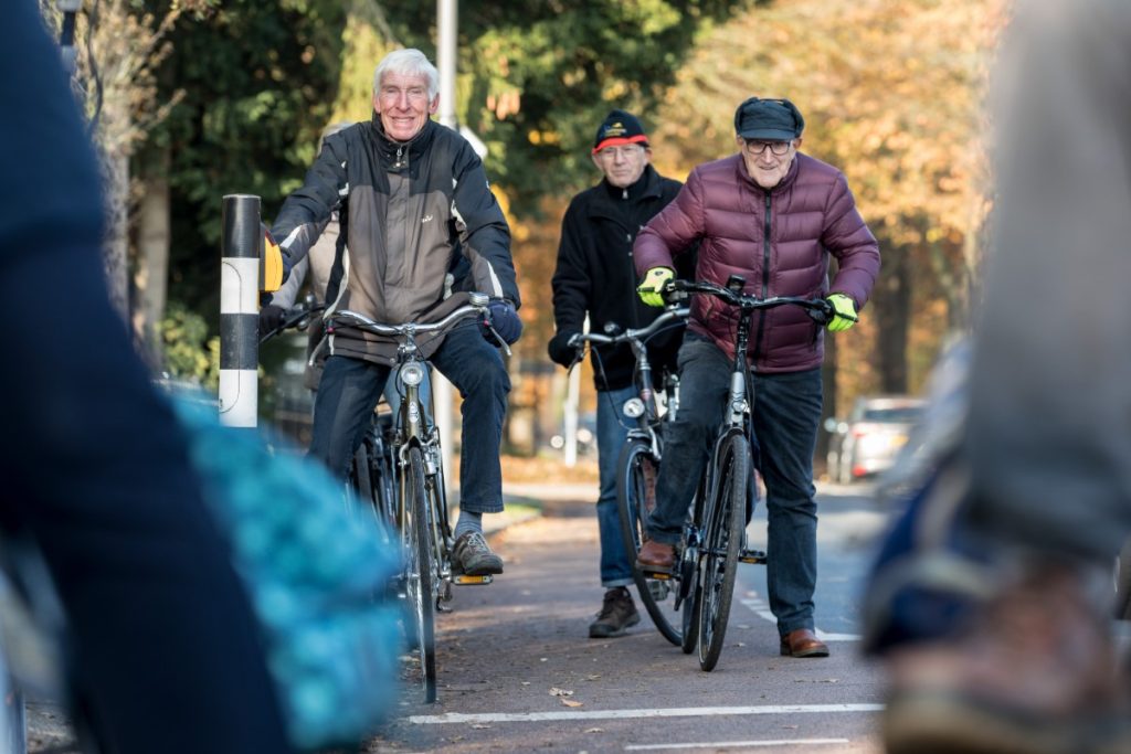 Senioren op de fiets in Noord-Holland