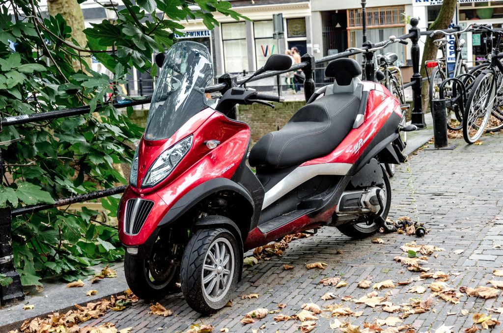 Beeld: een scooter in Utrecht