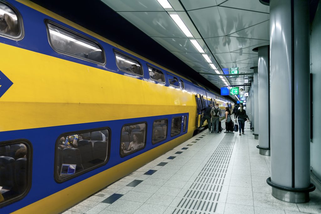 Beeld: trein bij Schiphol